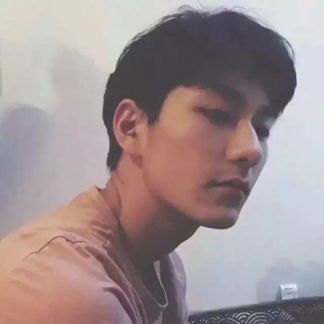 奚容丽士