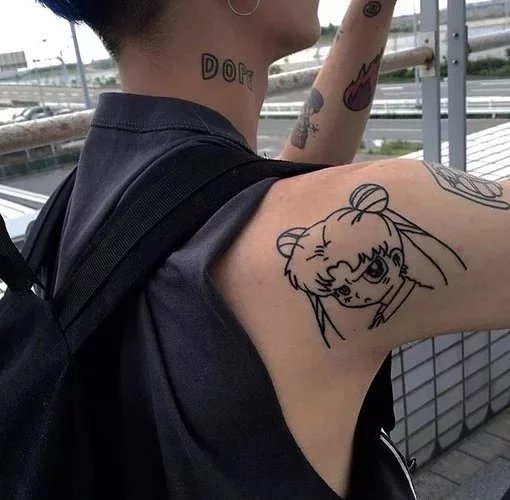 邱鸿世舒