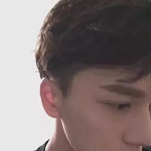 庞谦静月